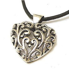 禾場(chǎng)925銀海盜系列 心型鏤空花復(fù)古銀吊墜，贈(zèng)純皮項(xiàng)鏈，詮釋個(gè)性與浪漫