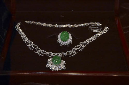 中國(guó)集寶齋攜精品參展2011上海國(guó)際珠寶首飾展覽會(huì)，綻放東方匠心魅力